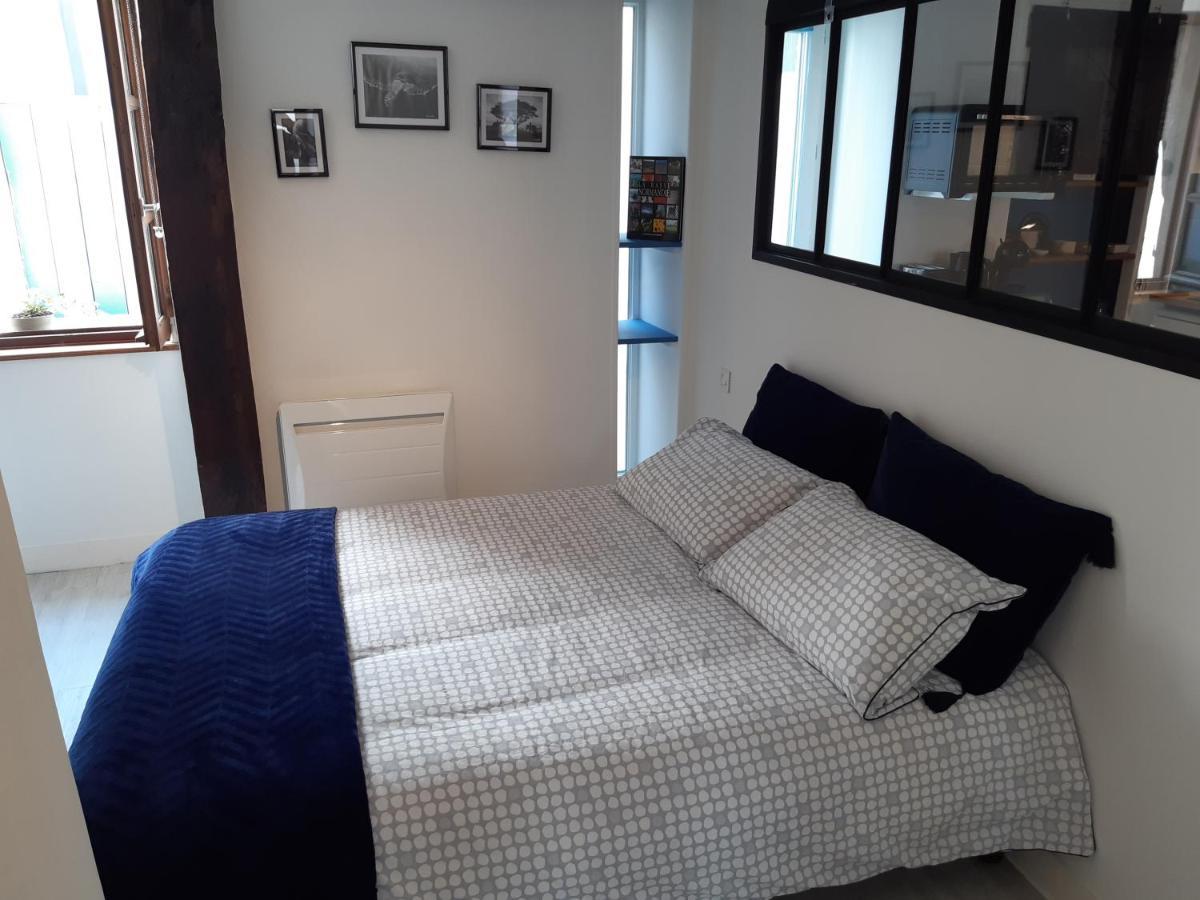 Appartement Haute Ville meublé avec cour privative Granville Extérieur photo