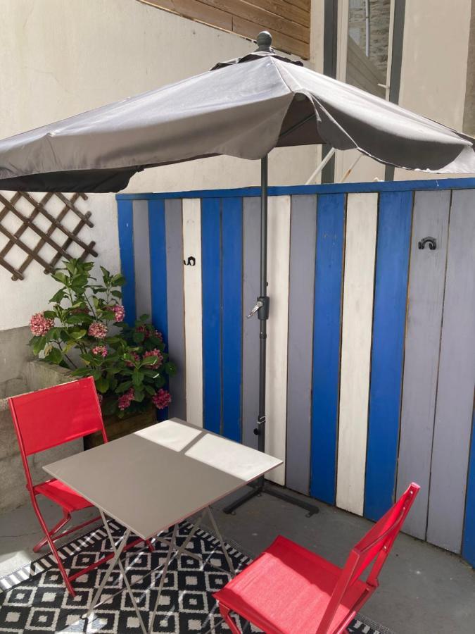Appartement Haute Ville meublé avec cour privative Granville Extérieur photo
